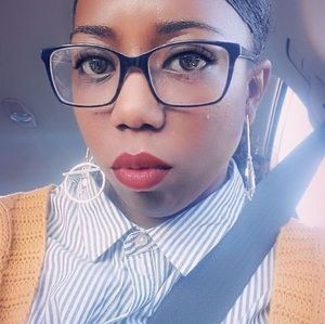 Meet your Posher, Deborah